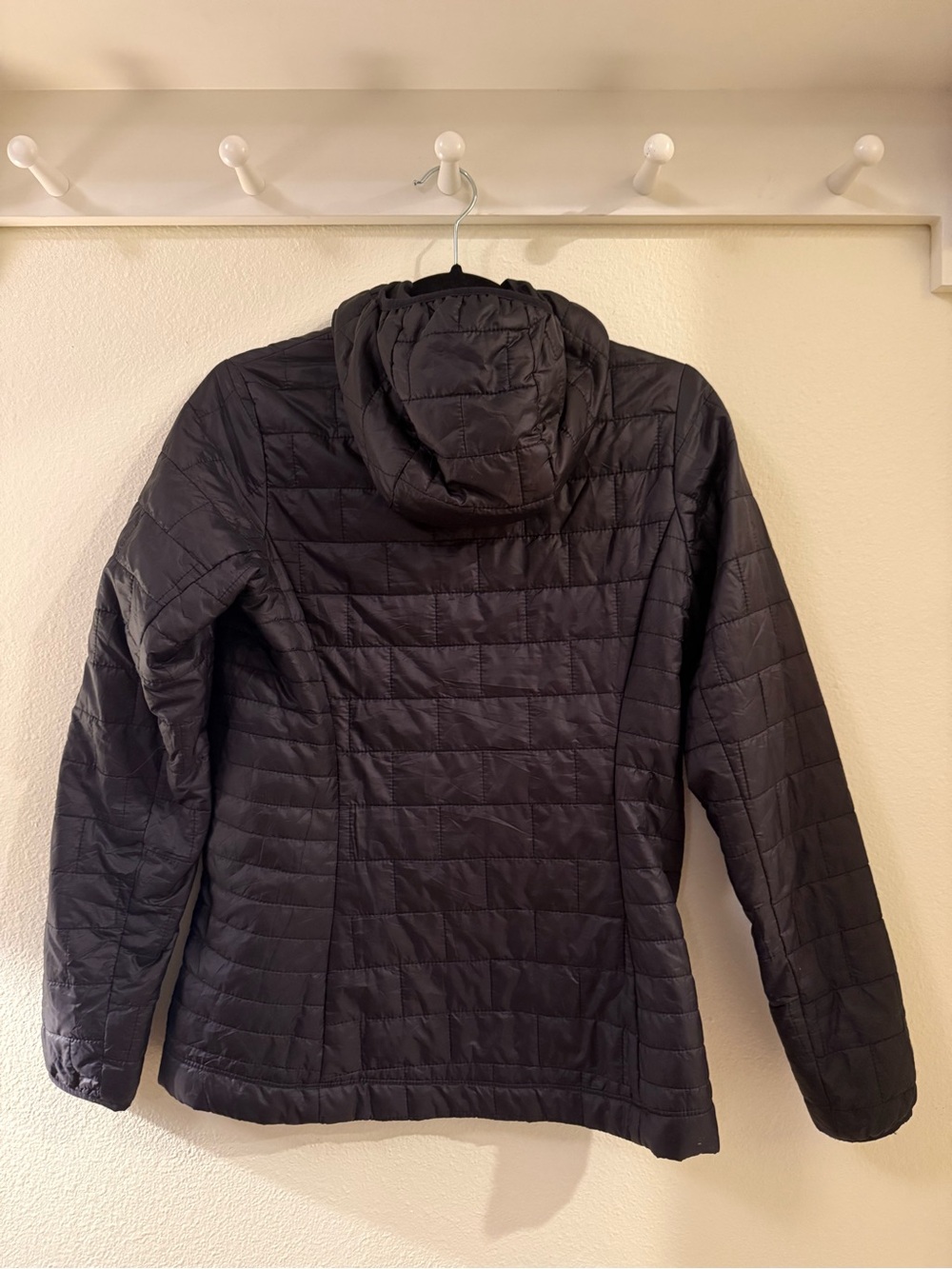 Patagonia Women’s Black Quilted Hooded Down Jacket SZ S - Picture 4 of 4